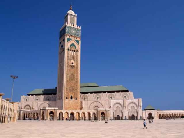 مديرية الأمن توضح: شريط تعنيف أجنبي بساحة مسجد الحسن الثاني بالبيضاء قديم ويعود لسنة 2016