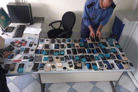 ميناء طنجة المتوسط :حجز عشرات الهواتف الذكية المهربة
