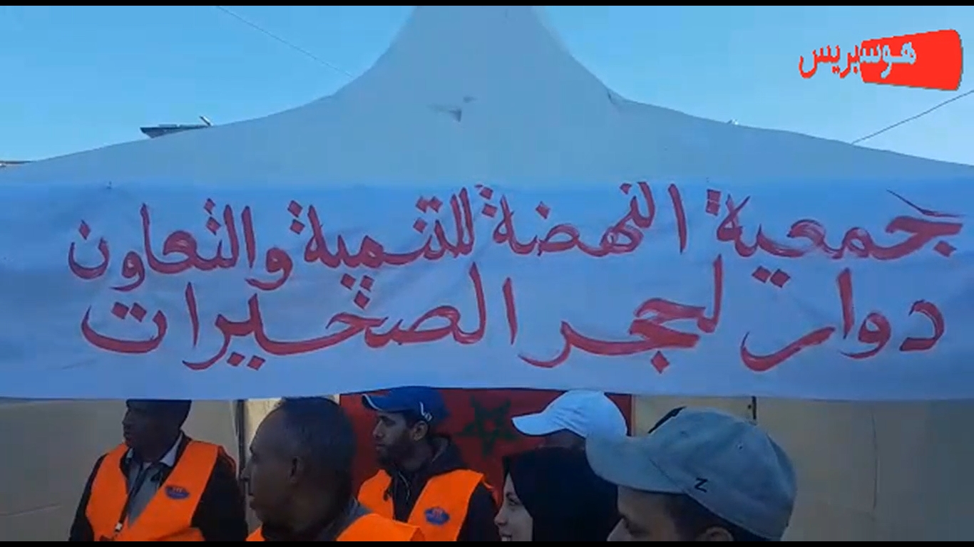 الصخيرات: جمعية النهضة للتنمية والتعاون بدوار لحجر تخصص يوما لنظافة الدوار بمعية أفراد من شركة النظافة