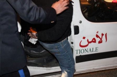 أمن اكادير يلقي القبض على شخص من ذوي السوابق القضائية بتكيوين