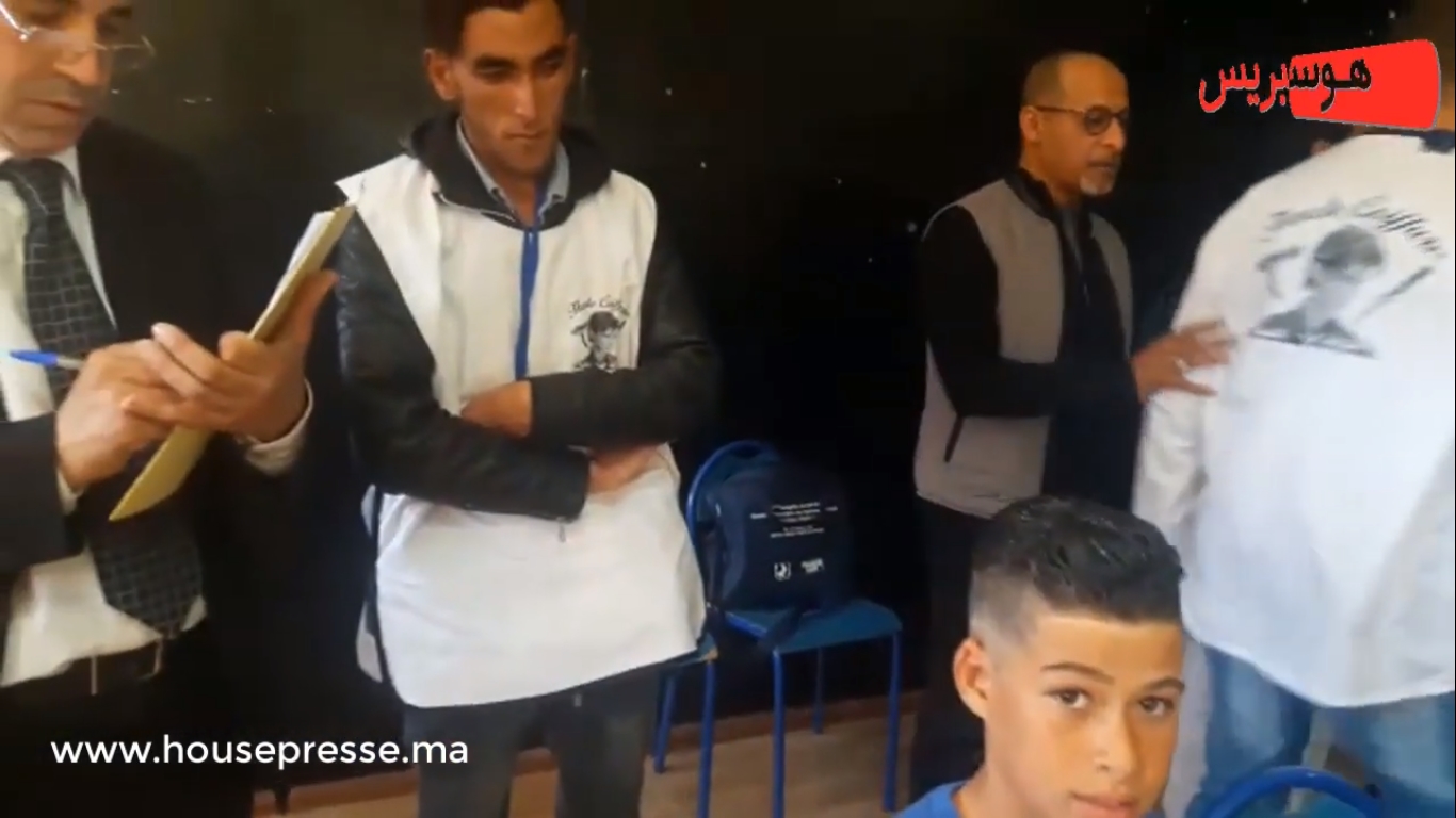 بالفيديو مركز بلادي للحلاقة والتجميل برئاسة عبد الله أمكيل ينفرد بتتويج تلامذته بالصخيرات