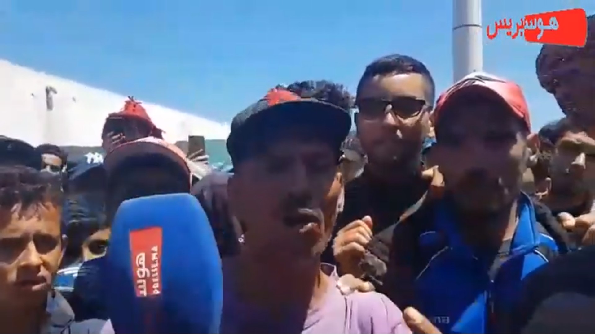 بالفيديو: الجوع والقهر والضغط يخرج الباعة للشارع بالصخيرات.. وها علاش!