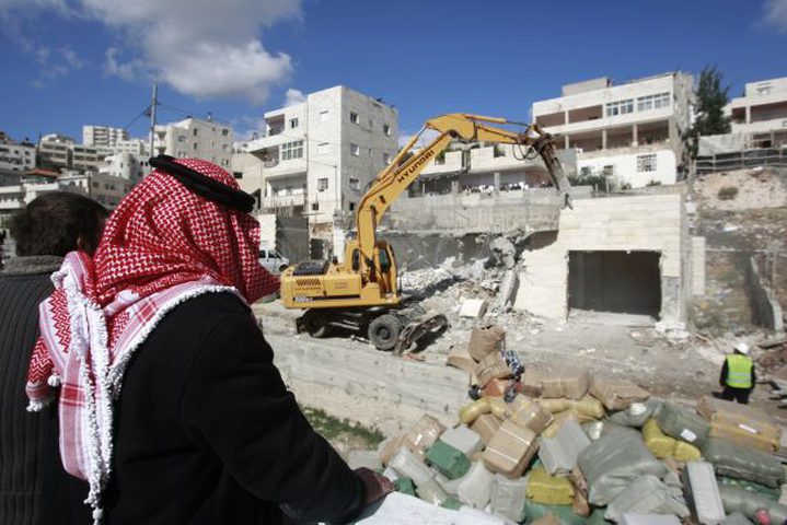 الاحتلال الإسرائيلي يصيب عددا من الفلسطينيين ويهدم بيوتهم في القدس