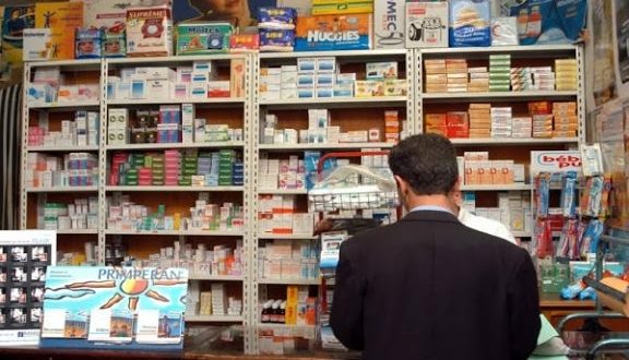 بعد انتشار عدة اشاعات…ساكنة حي أونيفا بالصخيرات تبرئ ذمة مالكة صيدلية أونيفا من شبهة بيع أدوية مخدرة دون وصفات طبية