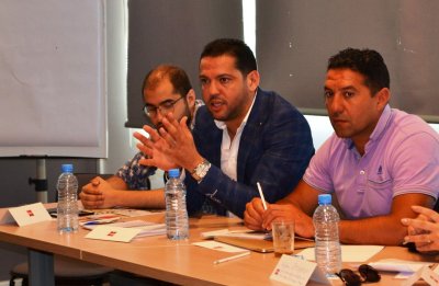 الدعوة إلى تبسيط القوانين التنظيمية المتعلقة بتقديم العرائض والملتمسات