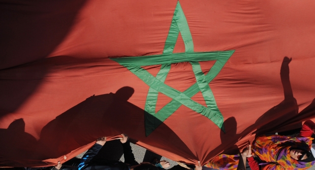 الجمعية المغربية ماتقيش أرضي .. تدين تدنيس العلم الوطني بباريس