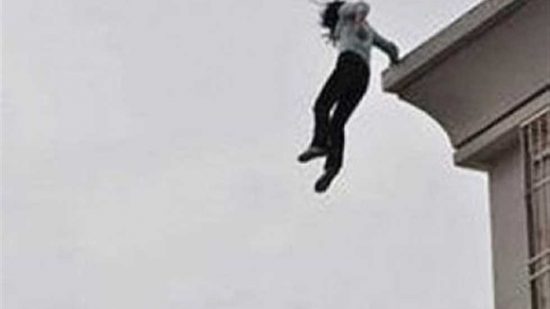 انتحار فتاة برمي نفسها من الطابق الرابع وسط الرباط