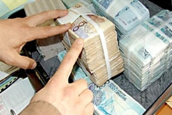 مدير وكالة بنكية يختلس قرابة مليار ويفر خارج البلاد
