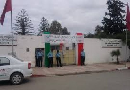 البئر الجديد: اعتقال بائع للفواكه الجافة يحرض على الاعتداء على هيئة التعليم