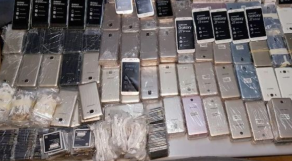 مليلية: فتح بحث قضائي مع شخص كان بصدد تهريب كميات كبيرة من الهواتف المحمولة