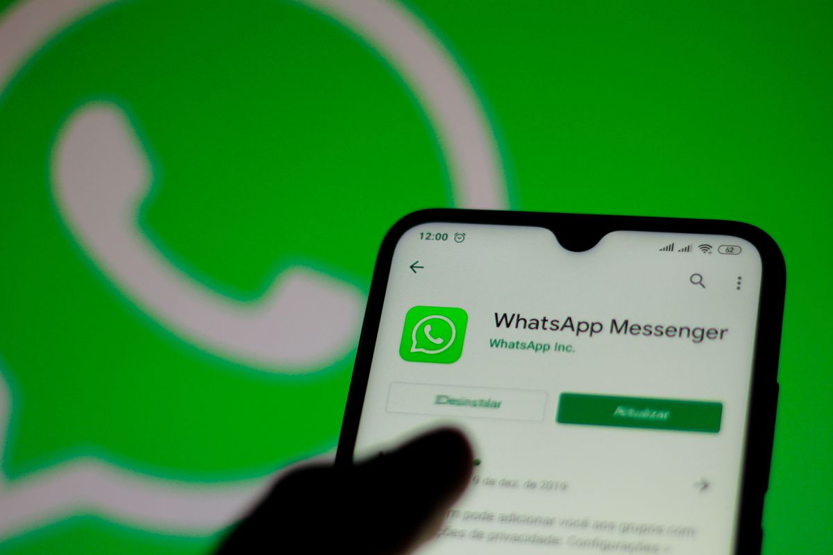 “واتساب” تقيد إعادة توجيه الرسائل لإبطاء انتشار معلومات مزيفة حول كورونا