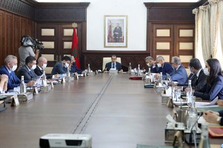 مجلس الحكومة يصادق على مشروع مرسوم يتعلق بتحديد القطاعات والحالات الاستثنائية  التي يمكن فيها ابرام عقد شغل محدد المدة