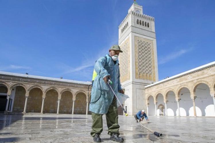 إعادة فتح المساجد تدريجيا بالمملكة لأداء الصلوات الخمس بشروط