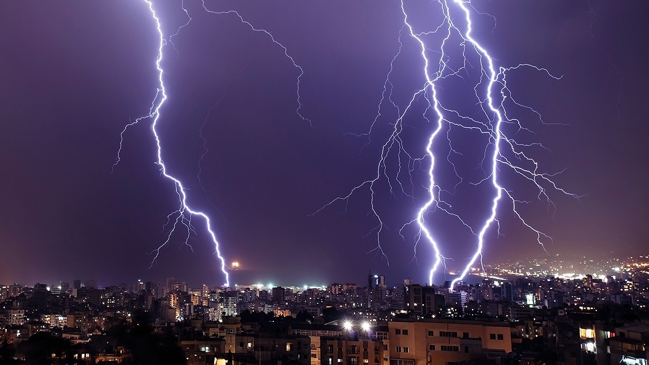 زخات رعدية محليا قوية بعد ظهر اليوم الأحد تهم هذه الاقاليم..