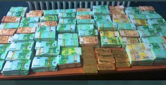 وجدة.. حجز 20 كيلوغراما من  الذهب وأزيد من مليوني أورو يشتبه في تحصلها من أنشطة إجرامية