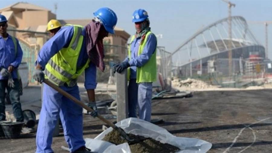 العمال في قطر ما زالوا يتعرضون للانتهاكات رغم الوعود