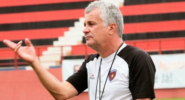 أتلتيك تطوان يتعاقد مع المدرب الصربي زروان مانولوفيتش