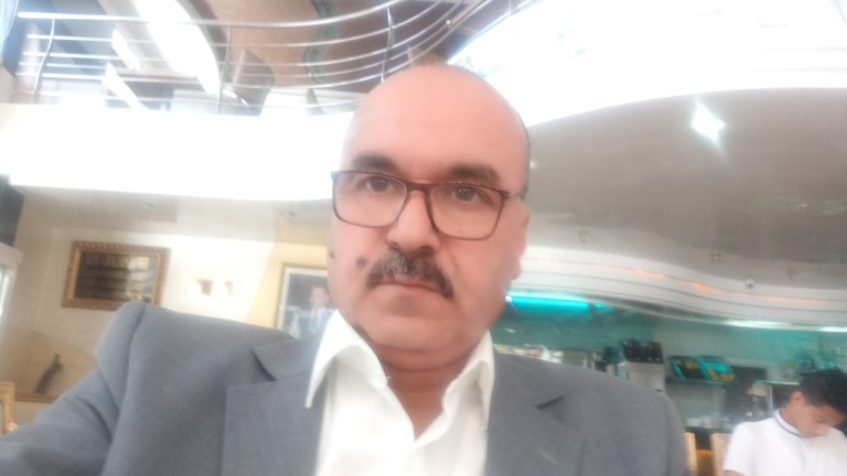 السياسة بألوان قزح