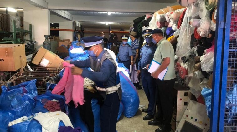 جمارك طنجة تحجز أزيد من 26 ألف وحدة من الملابس الجاهزة المهربة