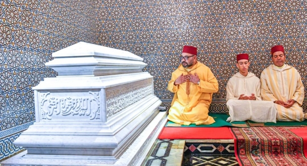أمير المؤمنين يترحم على روح جلالة المغفور له الملك الحسن الثاني طيب الله ثراه