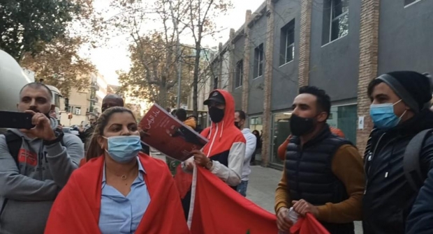 مغاربة إسبانيا ينظمون وقفات احتجاجية ببرشلونة ومدريد تنديدا بالممارسات الإجرامية لـ “البوليساريو”