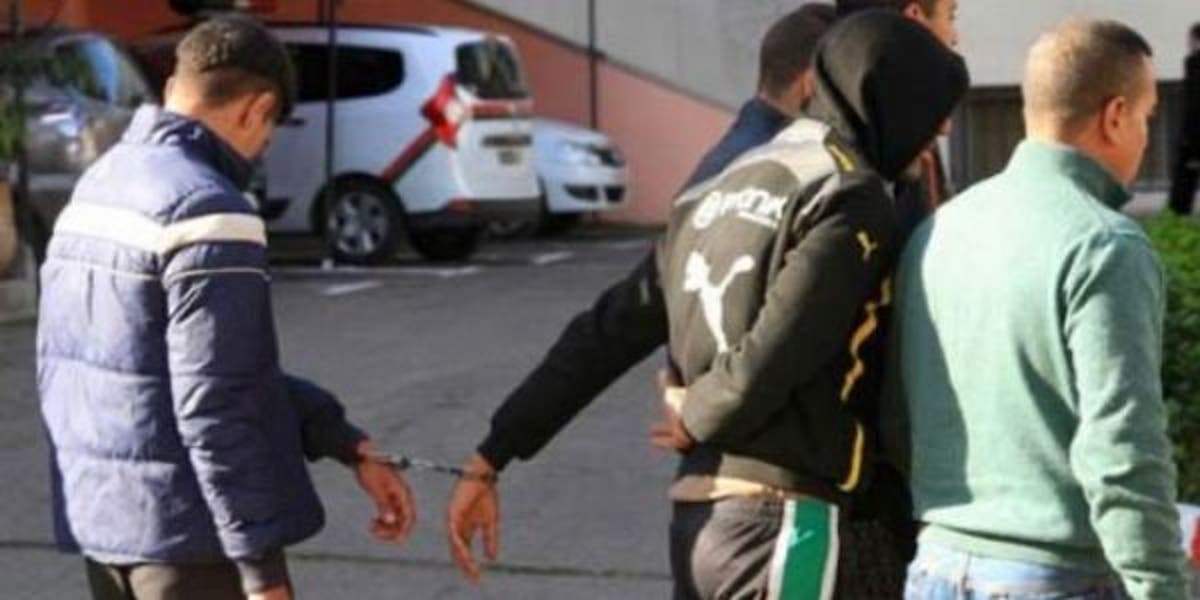 الدارالبيضاء.. توقيف مشجعين لفرق لكرة القدم تورطوا  في العصيان و رشق القوات العمومية بالحجارة