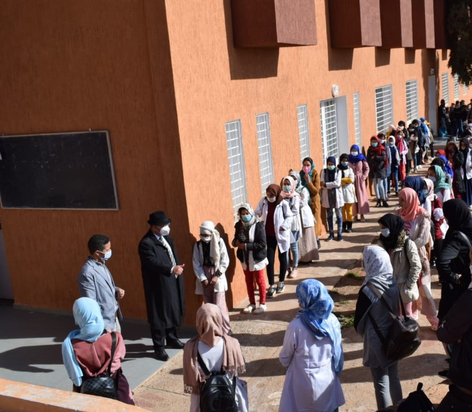 مدير الأكاديمية الجهوية للتربية والتكوين لجهة بني ملال خنيفرة يتفقد عددا من المؤسسات التعليمية بالحزام الجبلي