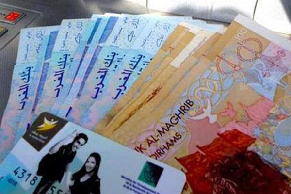 الشروع في صرف منح طلبة سلك الإجازة