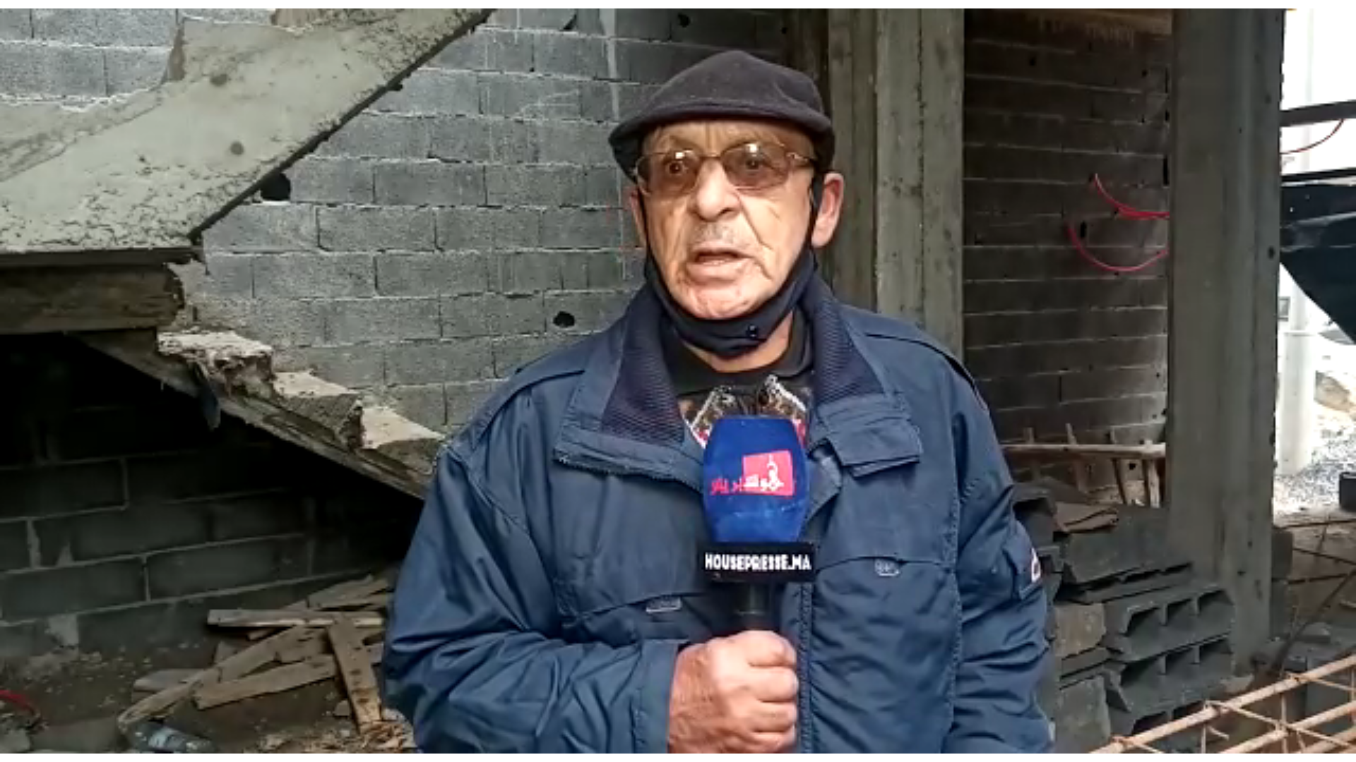مستفيد بمشروع الحمرة بعين عتيق:” شريكي هرب علي وخلاني ساكن مع الجيران في كراج”/ فيديو