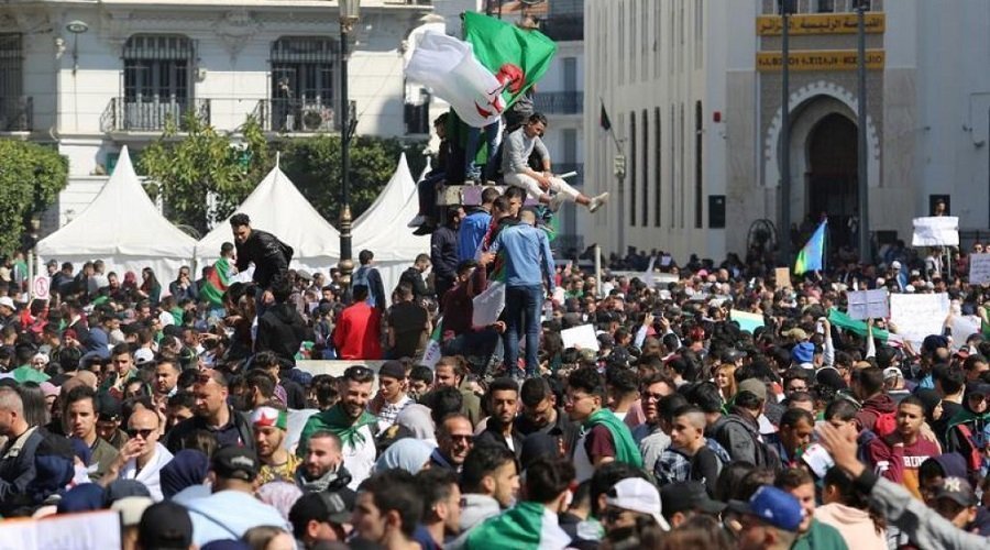 مظاهرة حاشدة بشرق الجزائر للتنديد بتدهور الأوضاع الاجتماعية