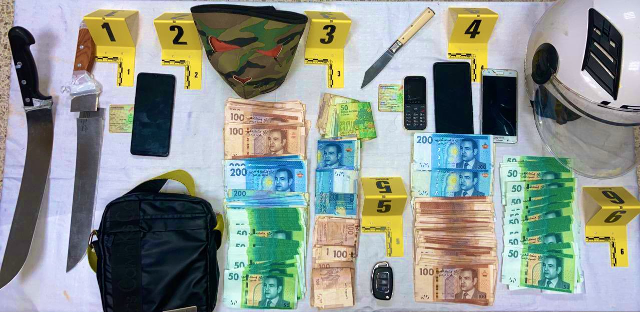 أمن طنجة توقيف شخصين متورطين في سرقة وكالة بنكية