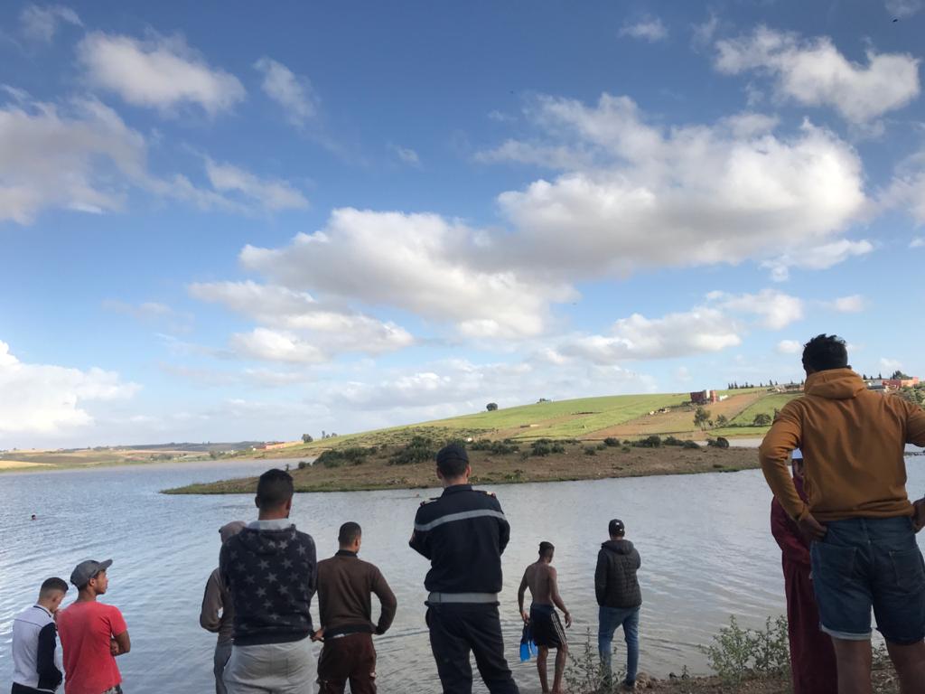 سيدي يحيى زعير: شاب يلقى حتفه غرقا بسد عين كواشة وشباب المنطقة يتكفلون باستخراج الجثة أمام عجز رجال الوقاية