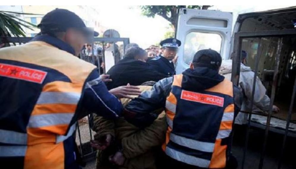 التحقيق مع شخصين أحدهما موظف شرطة بسبب النصب والاحتيال والترويج الدولي للمخدرات