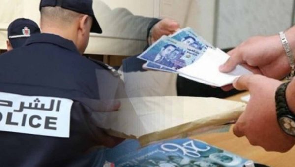 الخط الاخضر للتبليغ عن الرشوة يطيح برئيس دائرة أمنية بتمارة
