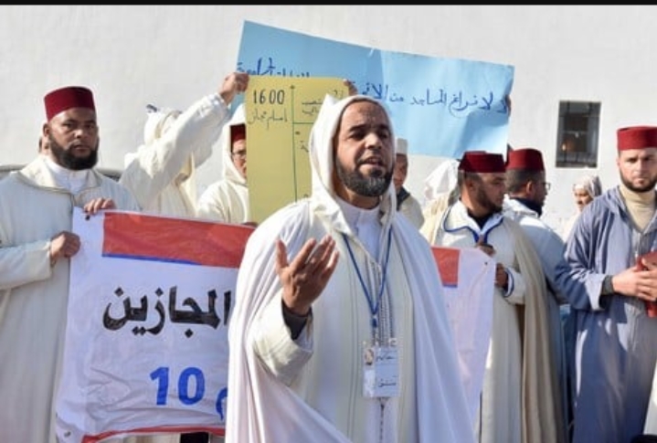 بعد إدانة إمام مسجد بسنتين ،حملة تضامنية واسعة لإطلاق سراحه .. ووزارة الأوقاف توضح