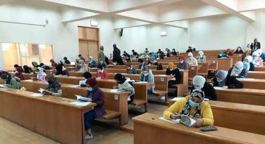 وزارة التعليم العالي تدعو الجامعات لتنظيم كل الامتحانات عن بعد بسبب “أوميكرون”