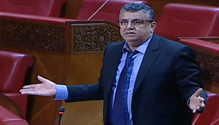 محامون يتهمون وزير العدل بـ”التغول” ويطالبون بتعديل قانون المحاماة
