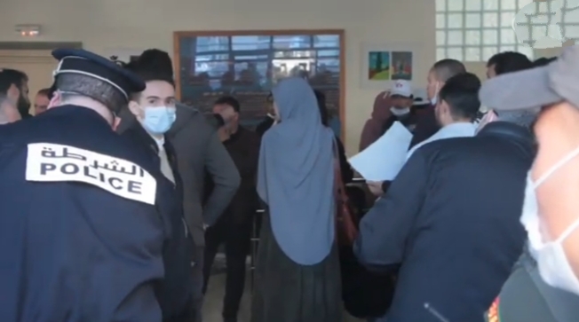 تنسيقية الأساتذة المتعاقدين بطنجة تعتصم داخل مقر مديرية التعليم