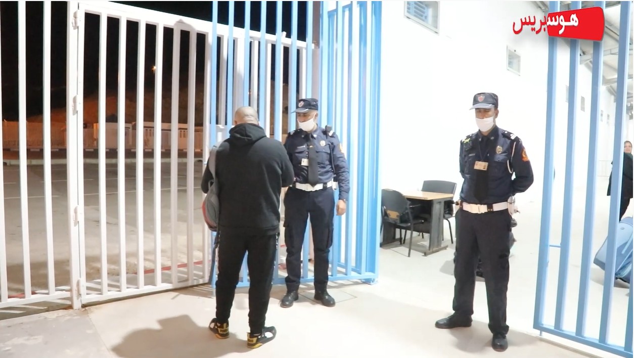 مشاهد حصرية: شوفو الهيستيريا والفرحة أثناء وبعد فتح الحدود بين المغرب واسبانيا