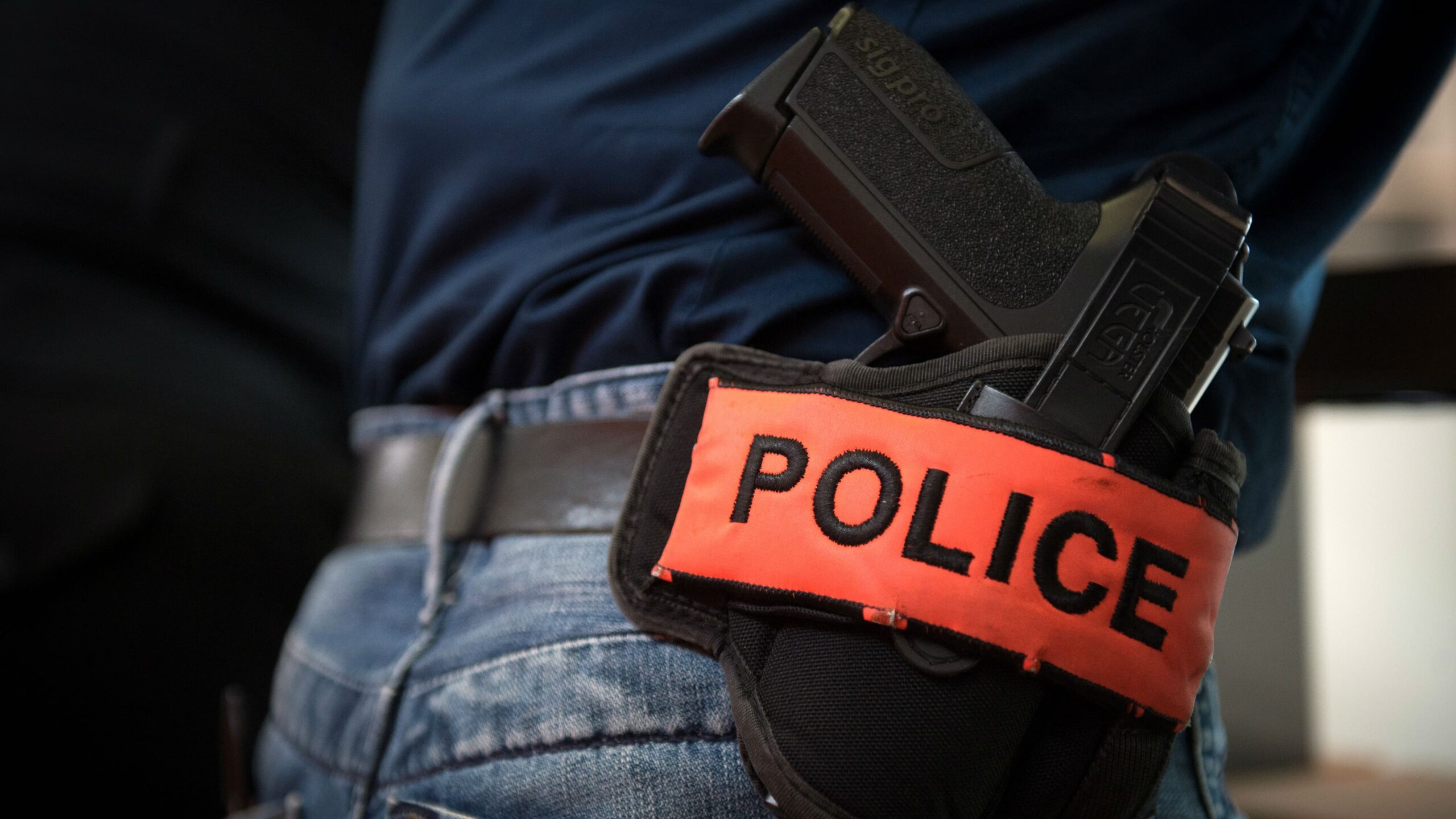 طنجة ..الرصاص لتوقيف شخصين عرّضا سلامة المواطنين وعناصر الشرطة لتهديد جدي وخطير باستعمال السلاح الأبيض