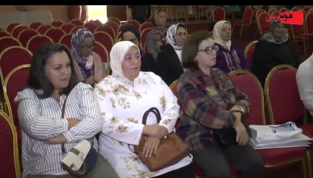 فيديو …الحي الجامعي بأكدال الرباط يحيي ذكرى عيد الاستقلال بحملة توعوية في موضوع “مخاطر الادمان ومواقع التواصل الاجتماعي”
