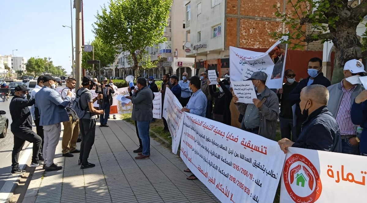 ضحايا مافيا الوداديات السكنية و العقار بالصخيرات تمارة يحتجون من جديد أمام مقر العمالة