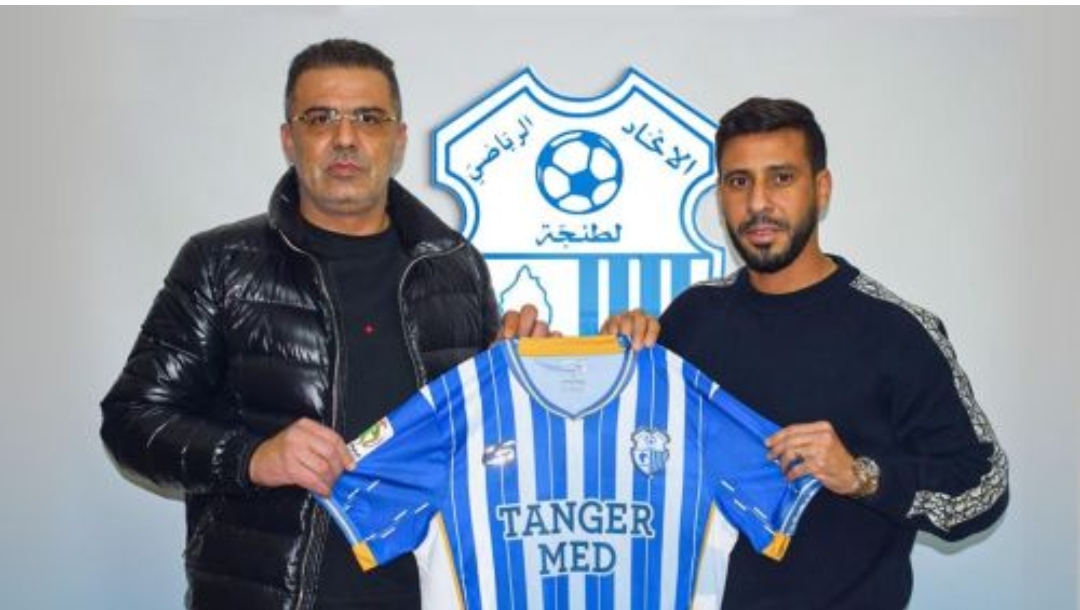 اتحاد طنجة يتعاقد مع اللاعب محسن متولي