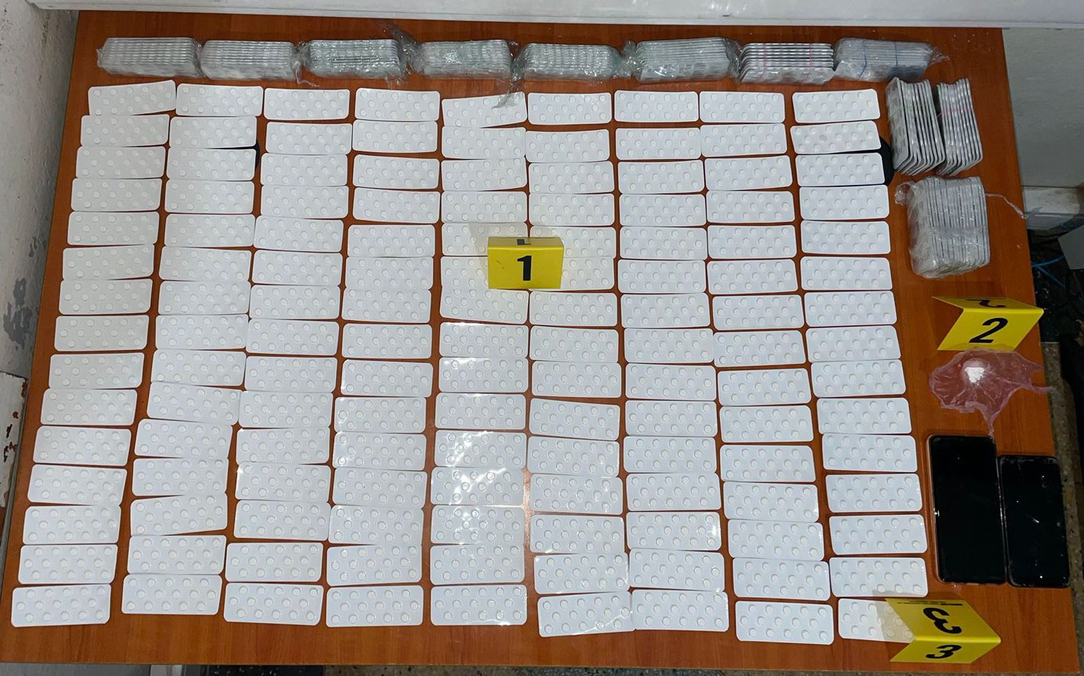 الناظور …حيازة وترويج الأقراص الطبية المخدرة يقود شخصين الى الاعتقال