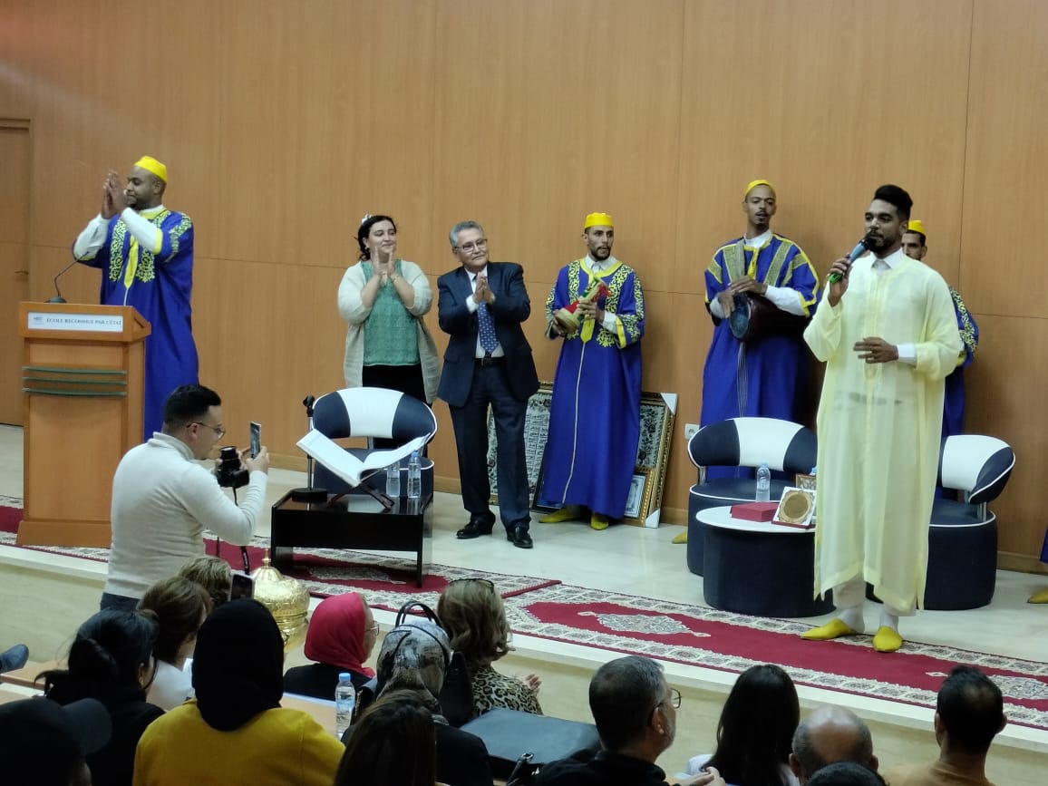 طلبة مدرسة الدراسات العليا الاقتصادية والتجارية والهندسية بمراكش يكرمون الدكتور مولاي أحمد العمراني