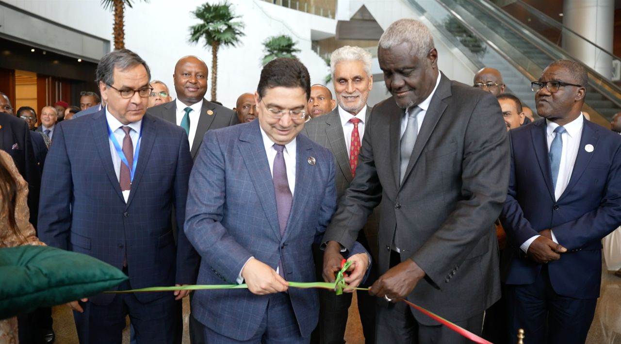 أديس أبابا.. هدية ثمينة من الزليج المغربي “تدشين نافورة مغربية” بمقر الاتحاد الإفريقي