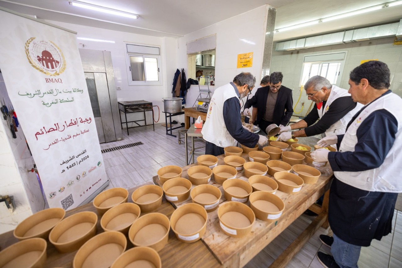  وكالة بيت مال القدس تكمل توزيع القفف الغذائية على المستفيدين وتواصل برنامجها اليومي بفلسطين