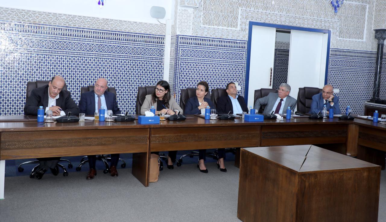 الأصالة والمعاصرة يخرج ليدافع عن الوزيرة بنعلي بعد جدل “القبلة”