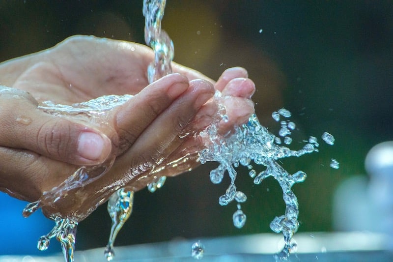 مكتب الماء والكهرباء يدعو المواطنين لاقتصاد الماء أيام عيد الأضحى