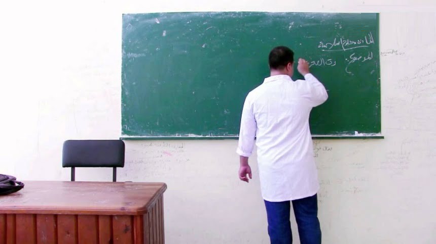تلميذ يعتدي على أستاذه في تاونات